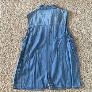 abercrombie kids Shirts & Tops - Abercrombie Kids Sleeveless Denim Buttondown abercrombie kids Shirts & Tops - Abercrombie Kids Sleeveless Denim Buttondown